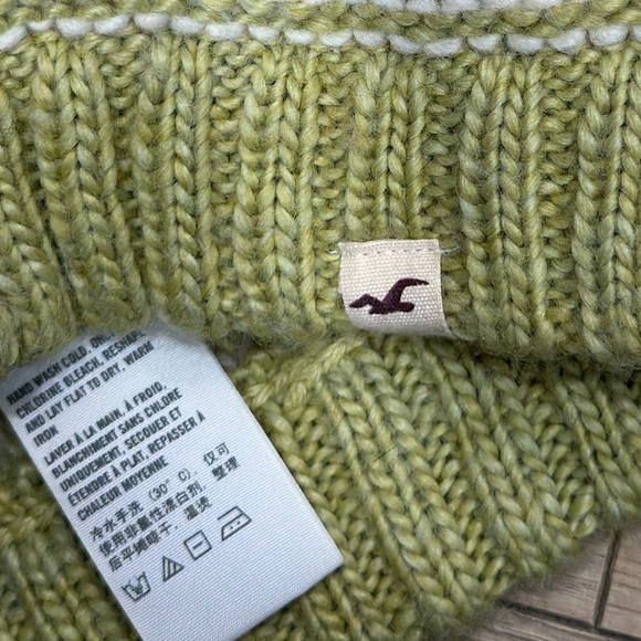 Vintage Y2K Hollister beanie with Pom‎ Pom Bella swam Elena main image 5